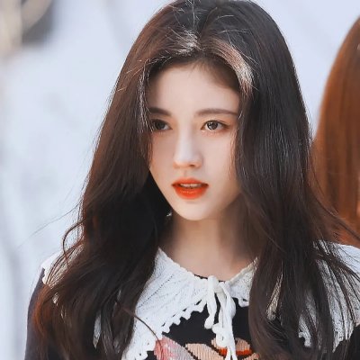 黑衣女孩